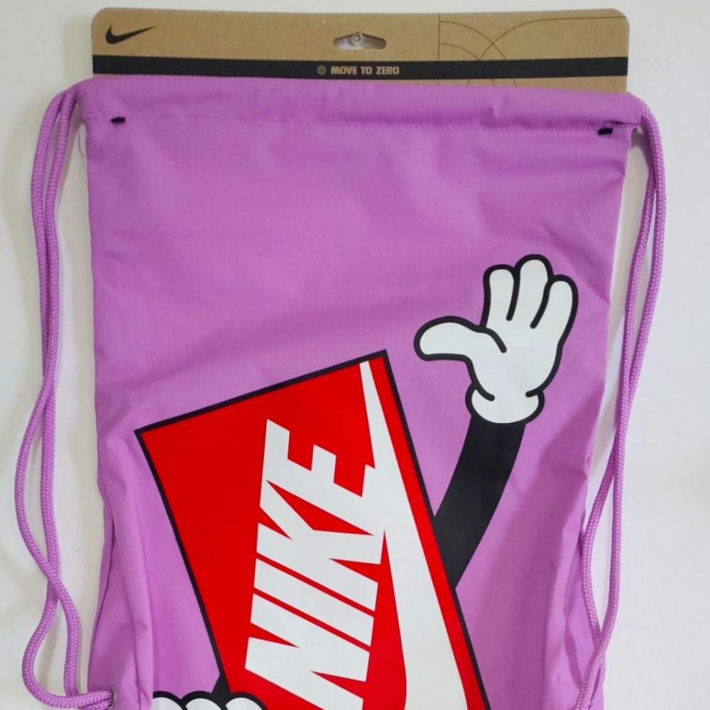 NikeKids' Graphic Drawstring Bag (12L)NikeMochila con cordón y estampado
